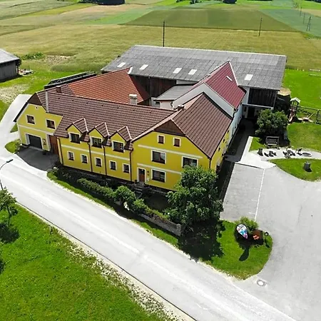 Kindererlebnis- Und Biobauernhof Hipp-bruckner * Wornharts